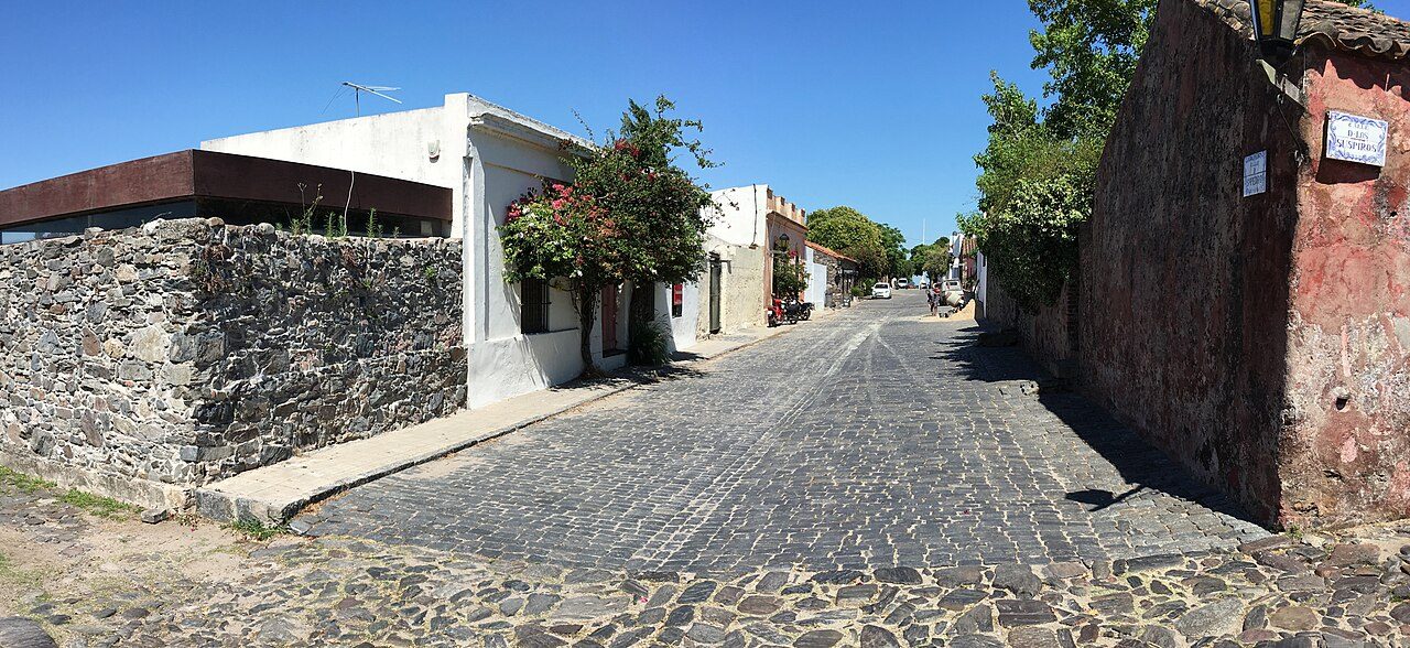 La emblemática Calle de los Suspiros, imprescindible de qué ver en Colonia Sacramento