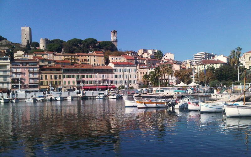 Vistas del Vieux Port, uno de los lugares imprescindibles que ver en Cannes