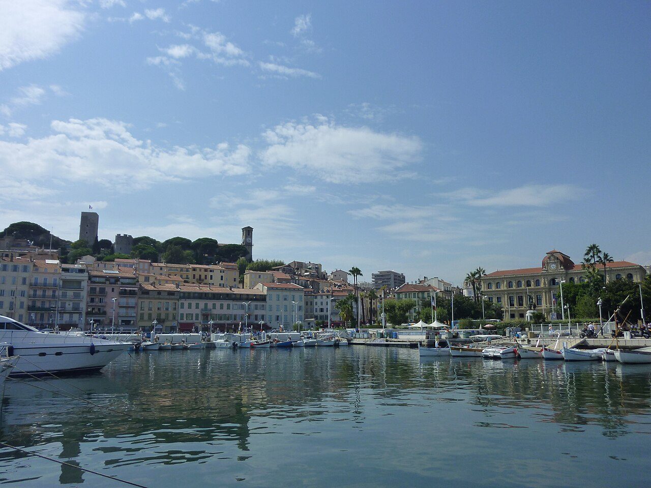 Las calles empedradas de Le Suquet, lo mejor que ver en Cannes con calma