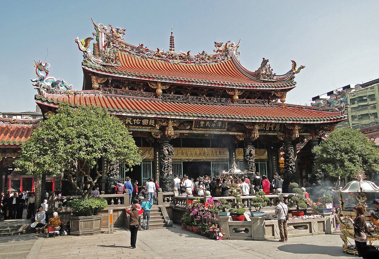 El templo Longshan, parada obligatoria entre los imprescindibles que ver en Taipei