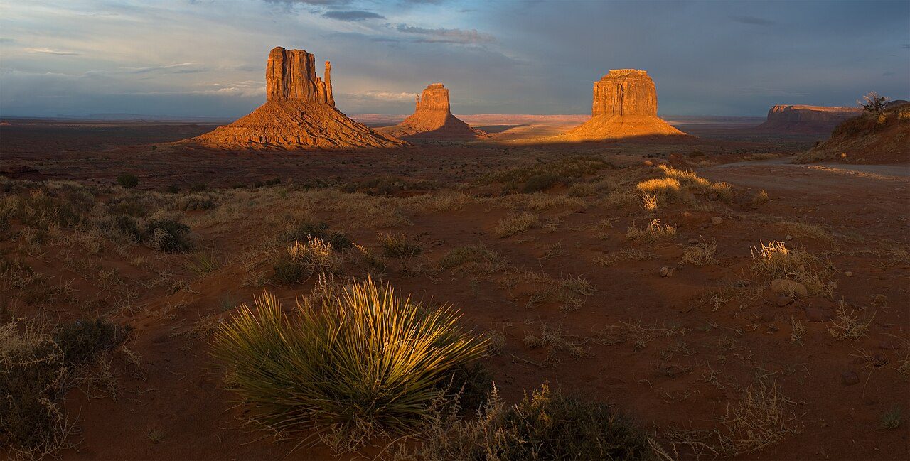 Formaciones rocosas rojizas, la esencia de qué ver en Monument Valley