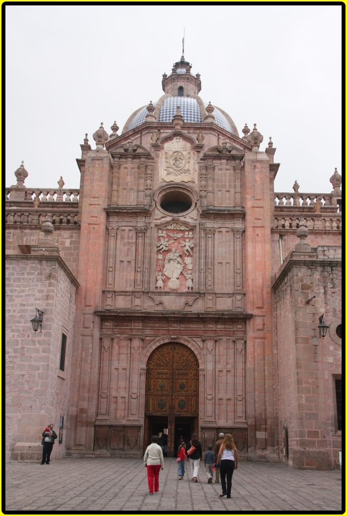 La catedral de piedra rosa, imagen imprescindible de qué ver en Morelia
