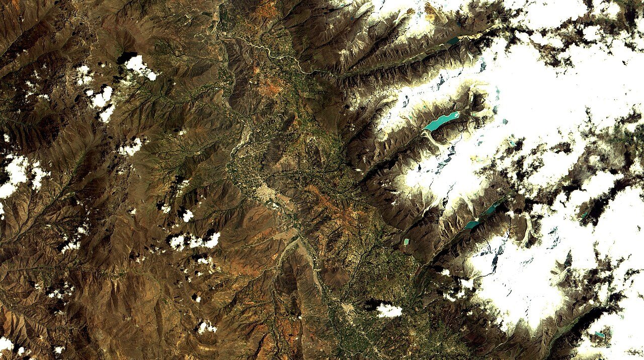 Naturaleza y aventura en Huaraz: la laguna Parón y sus aguas turquesas en la Cordillera Blanca