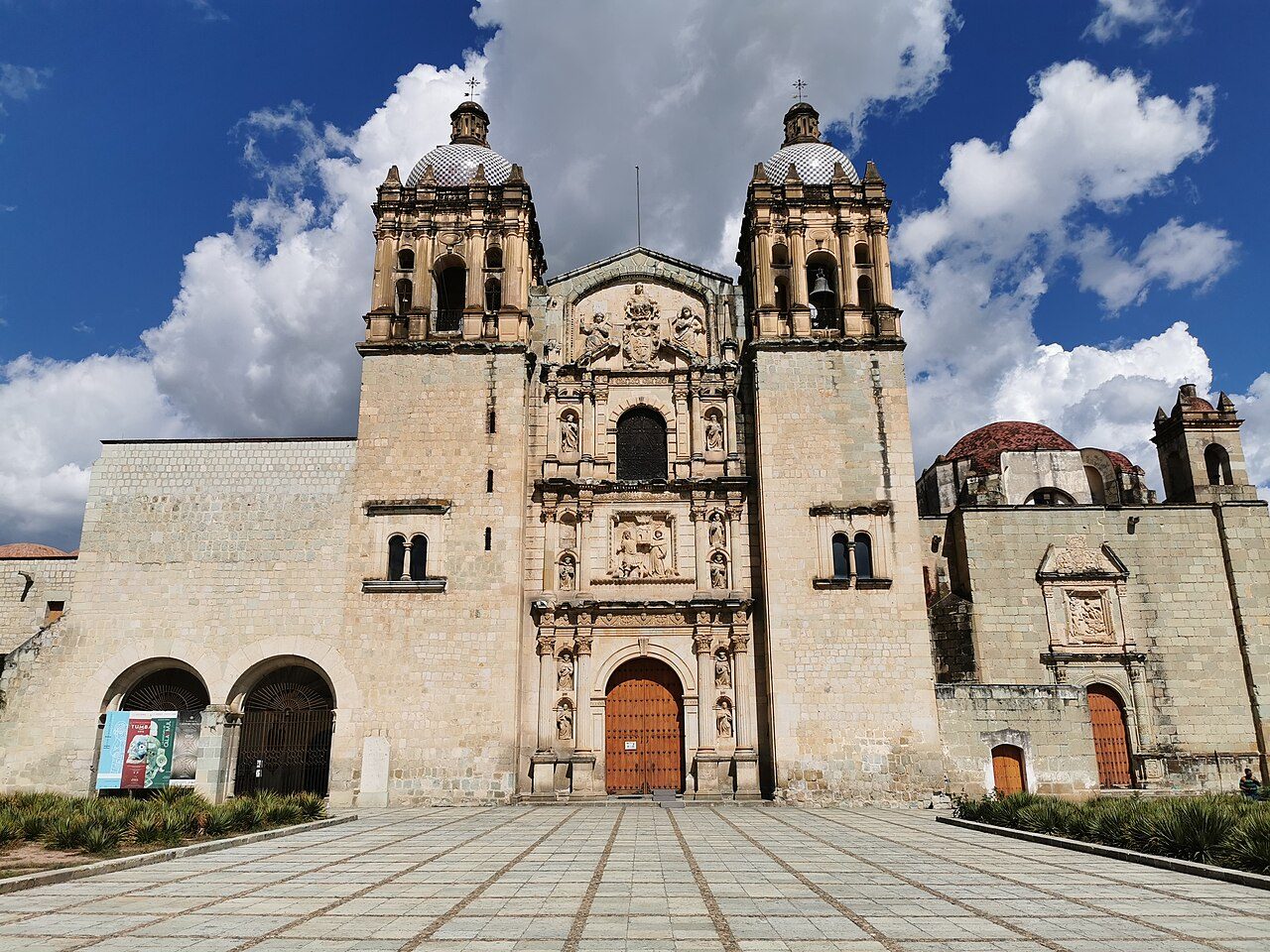 Visitas guiadas en Oaxaca: el Templo de Santo Domingo es parada obligada.