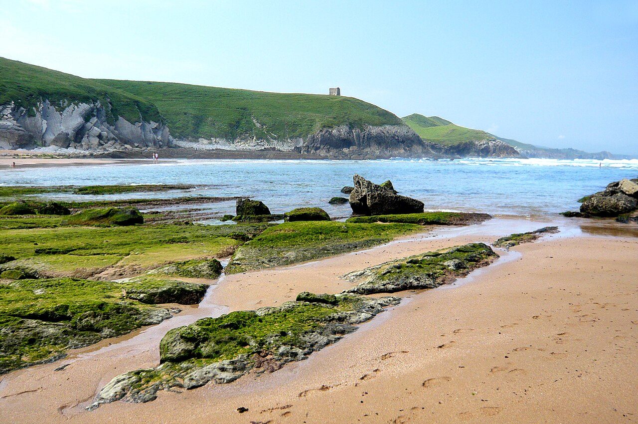 Vistas de la costa de Suances, uno de los pueblos más turísticos de Cantabria