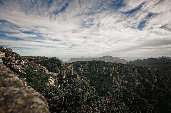 Naturaleza y aventura en Ciudad Cabo: vistas desde los senderos junto a Table Mountain.