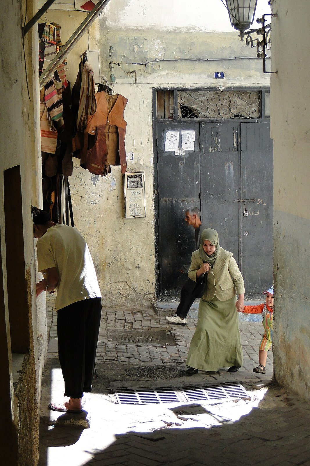 Una de las excursiones de un día en Tarifa más populares: cruzar el Estrecho hasta la medina de Tánger.