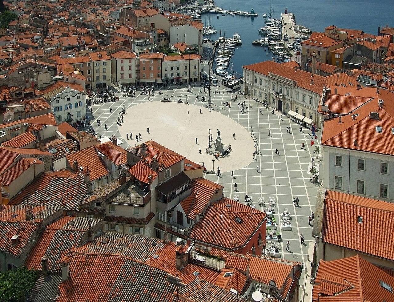 La plaza Tartini, el rincón más fotografiado que ver en Piran