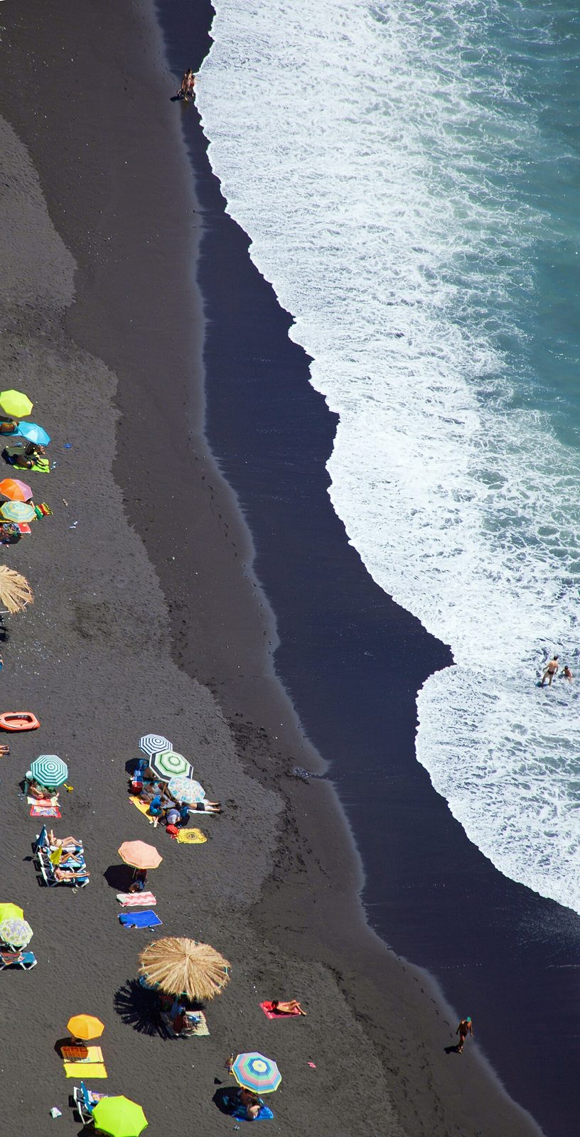 La playa de arena negra de Tazacorte, parada obligada en tu visita