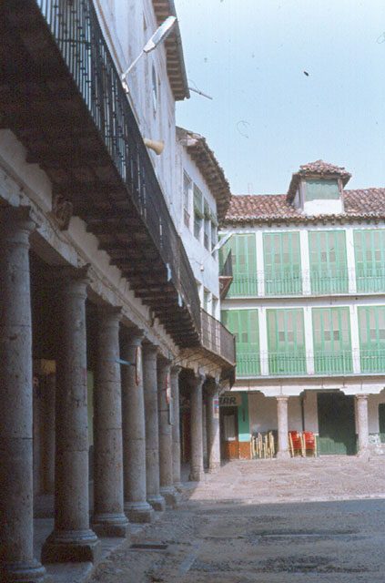 Plaza Mayor porticada en una visita guiada por Tordesillas