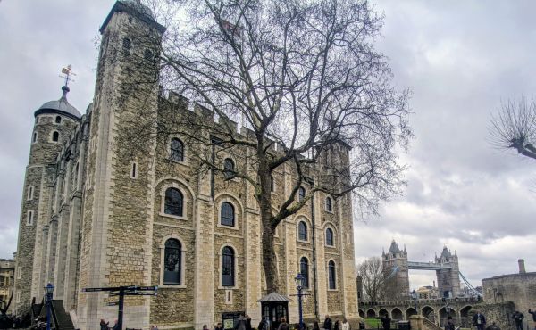 Entradas y museos en Londres: la Torre de Londres junto al Támesis