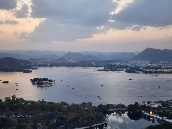 Vistas de Udaipur, la ciudad de los lagos de Rajastán