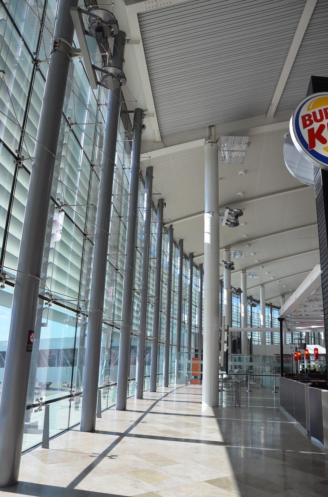 Traslados en Valencia: del aeropuerto de Manises al centro sin complicaciones