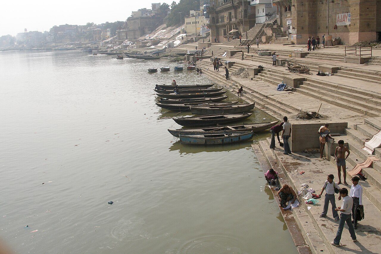 Visita guiada en Varanasi al amanecer sobre los ghats del Ganges