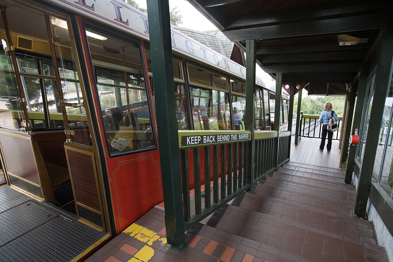 El icónico funicular rojo, una de las cosas imprescindibles que ver en Wellington
