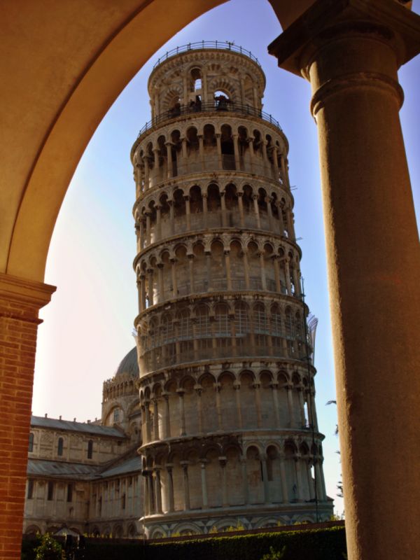 Entradas y museos en Pisa: la Torre inclinada y la catedral en la Piazza dei Miracoli.