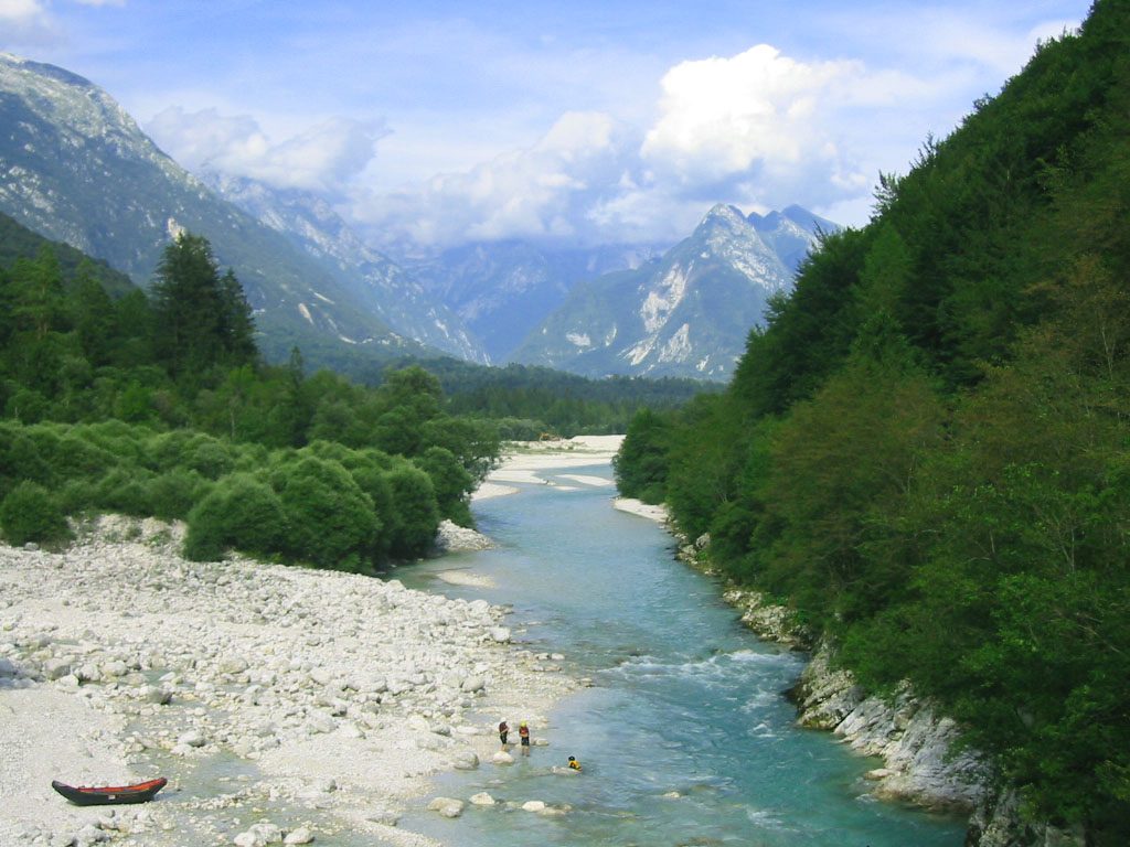 El rafting por el río Soča, la actividad imprescindible que hacer en Bovec