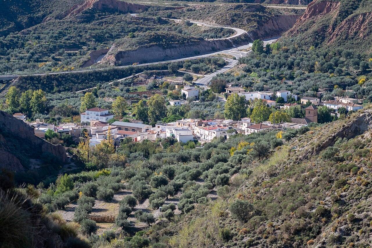 Pueblos blancos en una de las excursiones de un día en Granada más populares