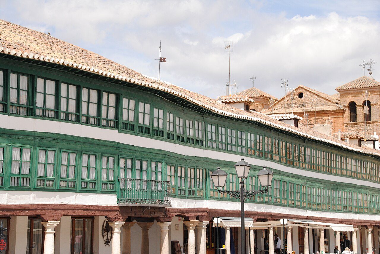 La Plaza Mayor de Almagro, primer imprescindible que ver en el pueblo