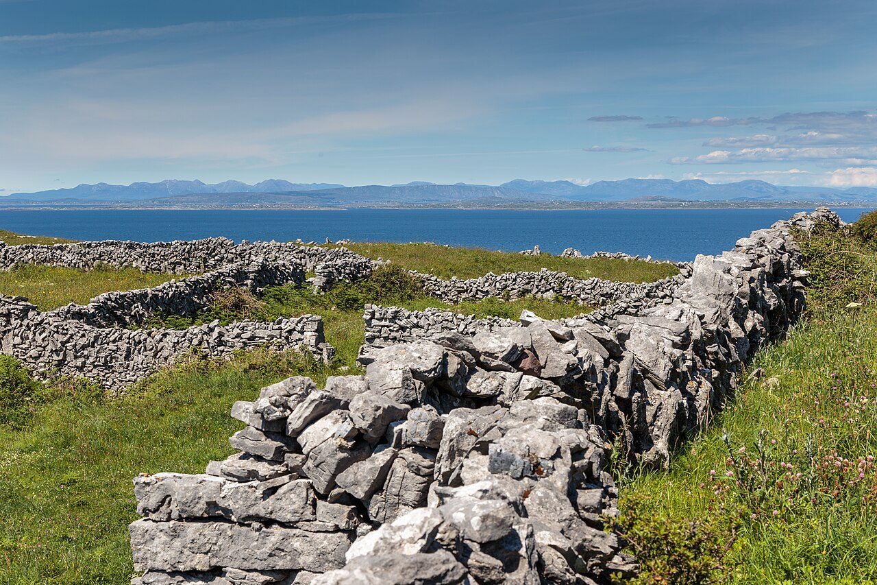Los muros de piedra de las islas Aran, un clásico que ver cerca de Doolin