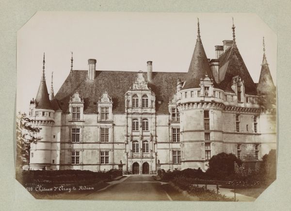 Interiores renacentistas en la visita del castillo de Azay Le Rideau