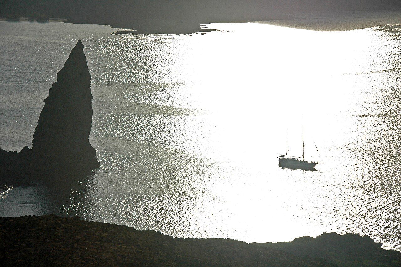 Excursiones de un día en Isla Santa Cruz: la icónica Pinnacle Rock de la Isla Bartolomé.