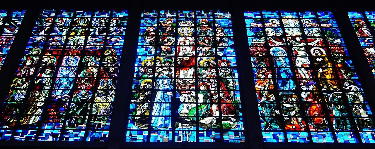 Los vitrales de la Basílica de la Trinidad, otra parada de qué ver en Blois