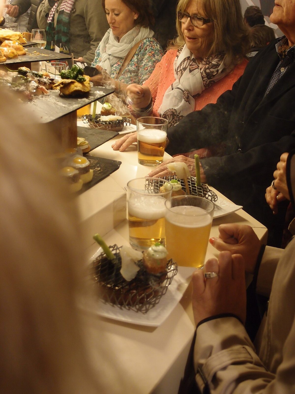Pintxos y txakoli: parte esencial de dónde comer en la Costa Vasca