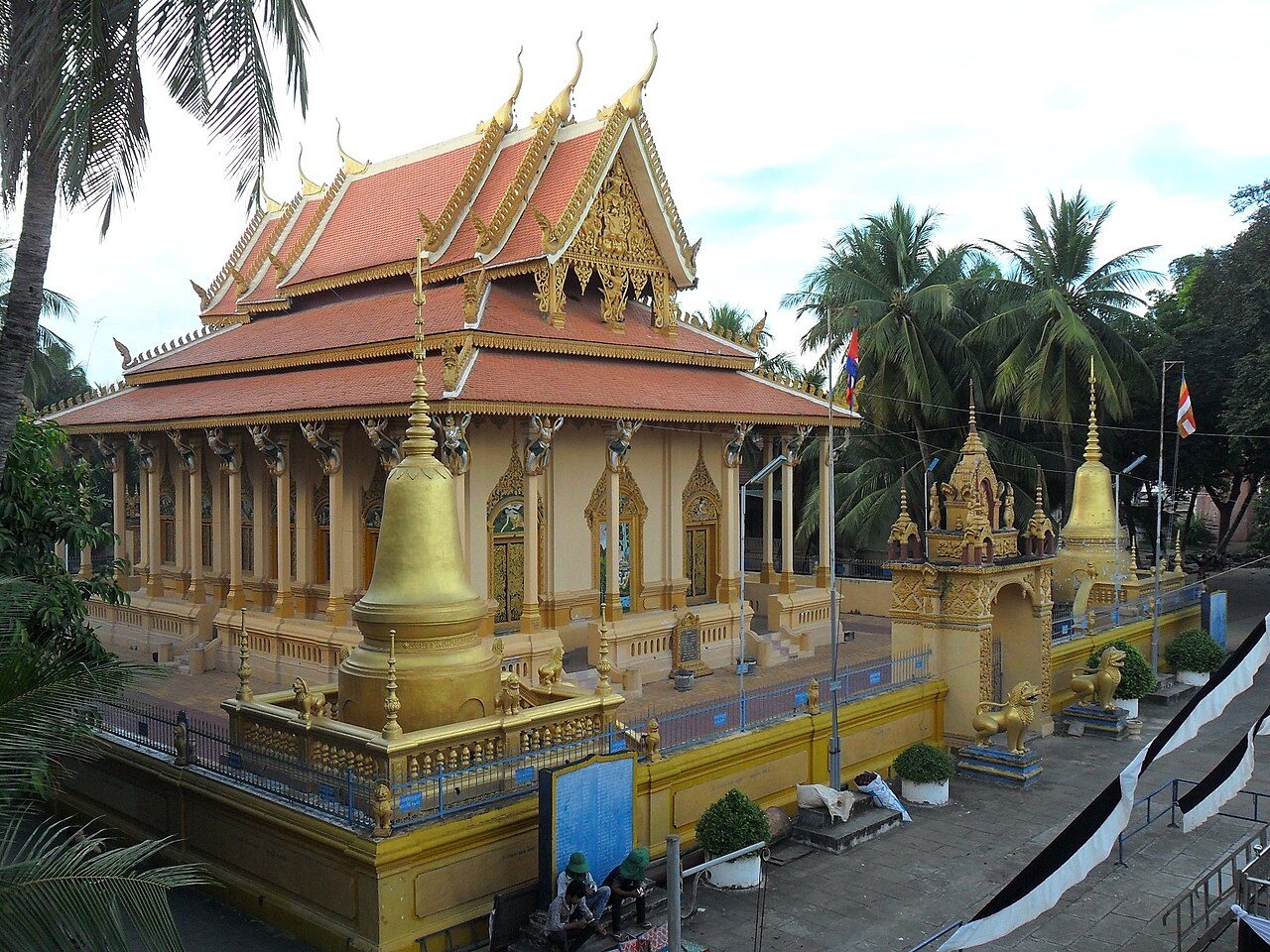 Templos budistas del centro, parada obligada al planificar qué ver en Battambang