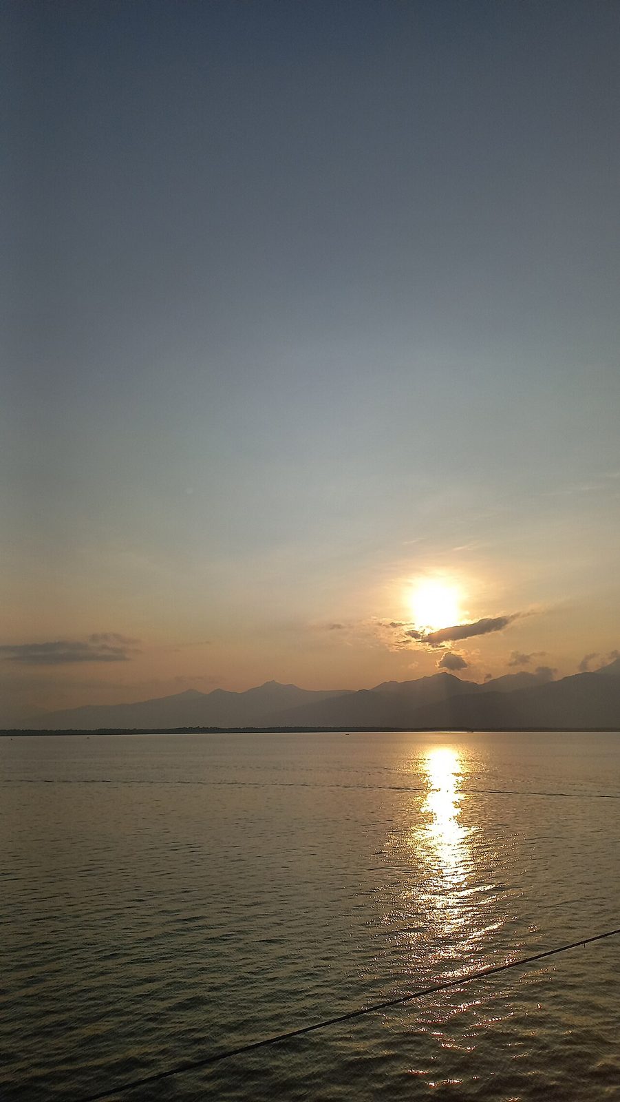 Atardecer en el Baywalk, uno de los planes gratis imprescindibles que ver en Puerto Princesa