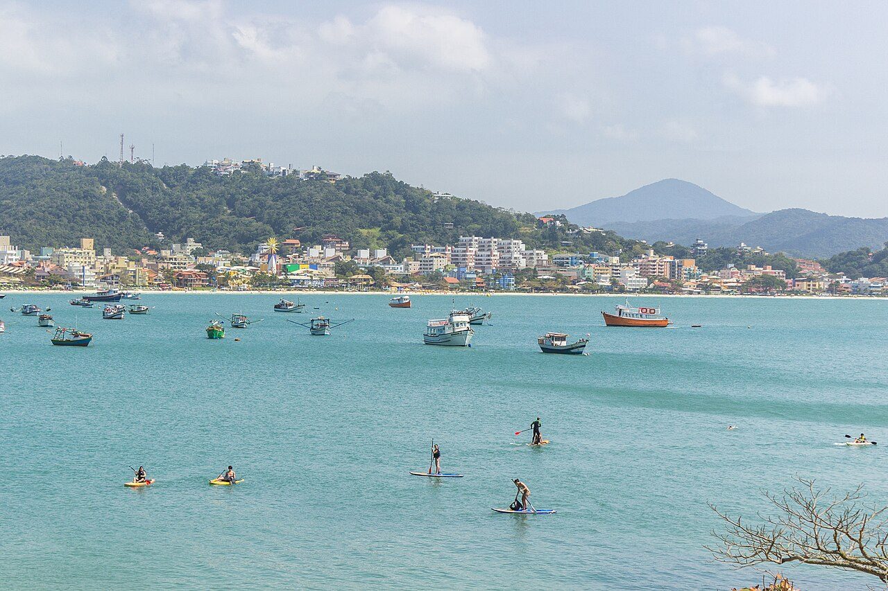Las playas de Bombinhas, una de las excursiones favoritas al pensar qué ver cerca de Balneário Camboriú