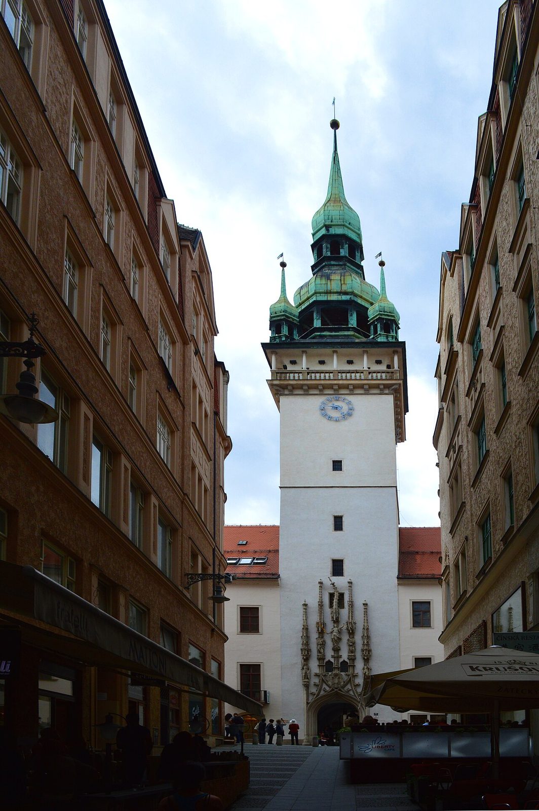Qué ver en Brno: la catedral de San Pedro y San Pablo coronando la colina de Petrov