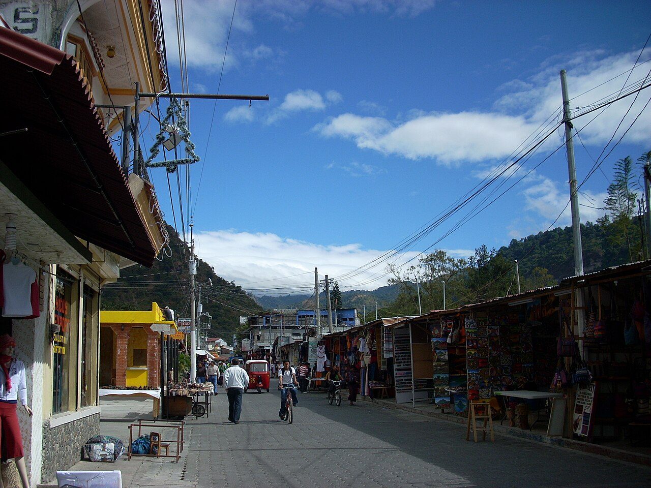 La animada Calle Santander, parada obligatoria de qué ver en Panajachel