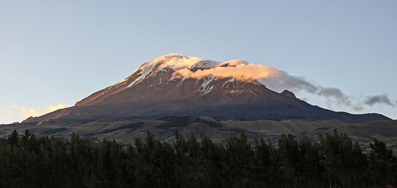 Naturaleza y aventura en Riobamba: rutas de senderismo hacia el volcán Chimborazo