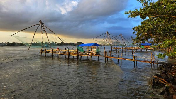 Las redes chinas de Fort Kochi, una de las postales imprescindibles que ver en Cochin