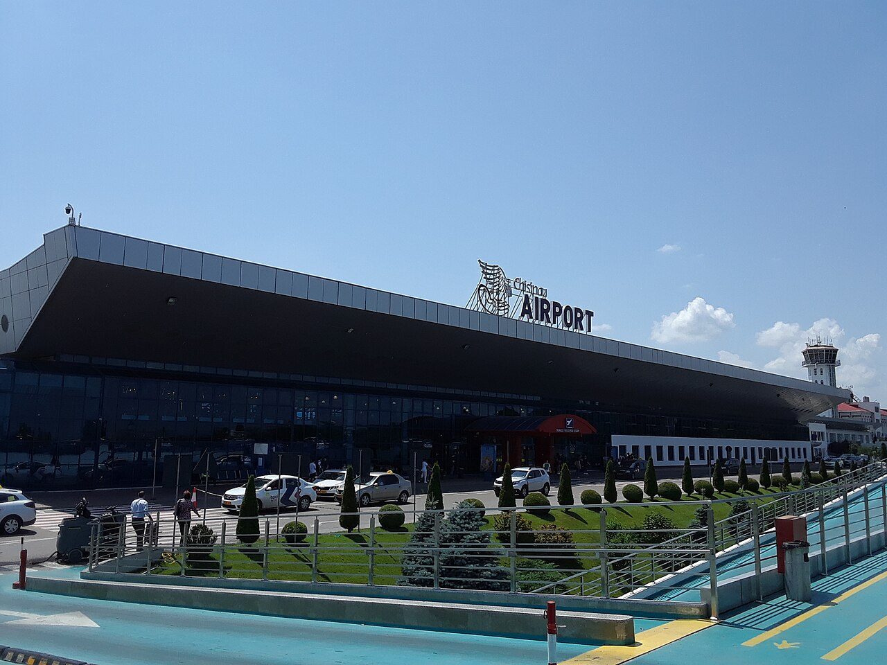Llegada al aeropuerto de Chisinau, punto de partida para descubrir Moldavia