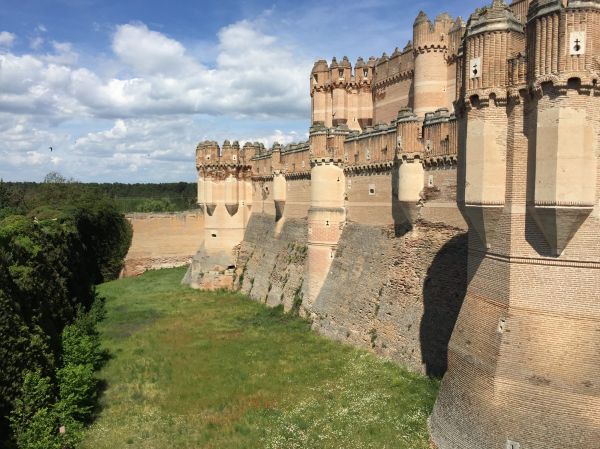 El Castillo de Coca, imprescindible entre los castillos que ver en la provincia de Segovia.
