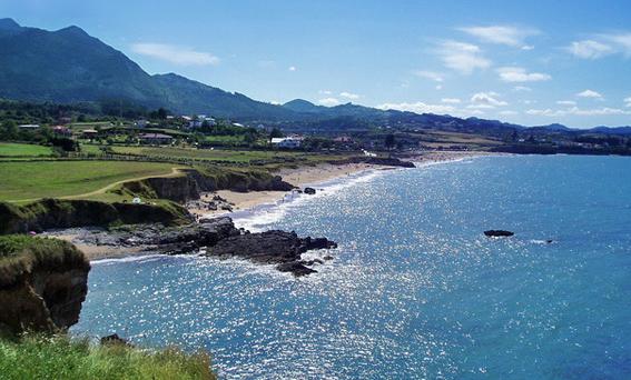 Vista de la villa de Colunga, punto de partida para descubrir qué ver en Colunga