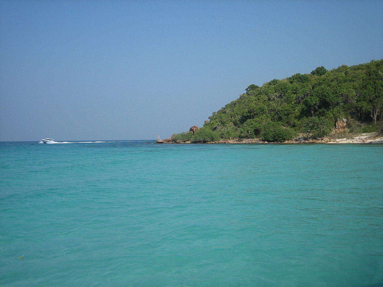 Excursiones de un día en Pattaya: playas de Coral Island a un paso en lancha rápida.