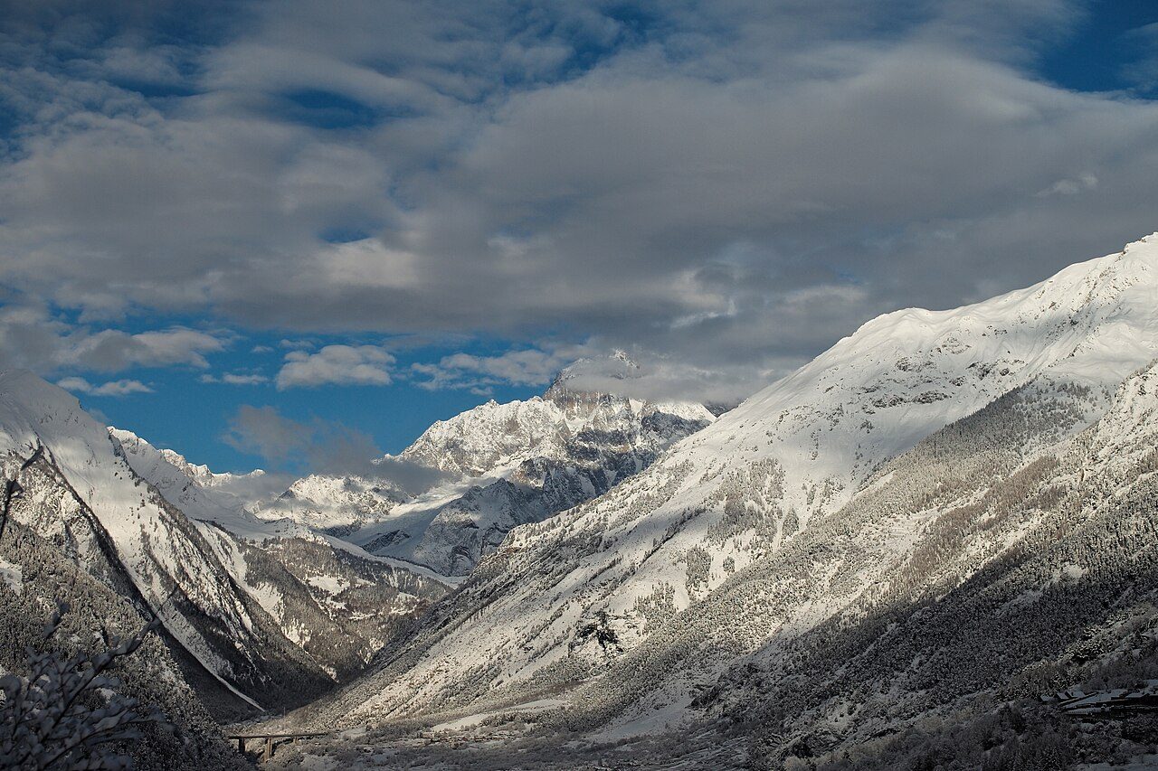 Panorámica de Courmayeur a los pies del Mont Blanc, imprescindible que ver en el Valle de Aosta
