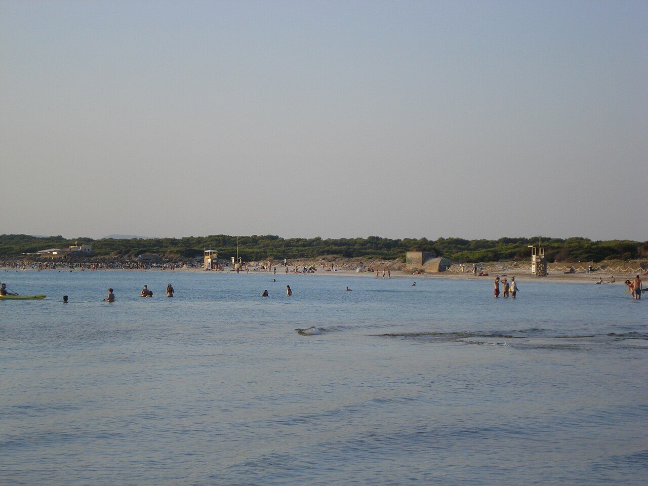 La larga playa de arena fina es lo primero que ver en El Arenal