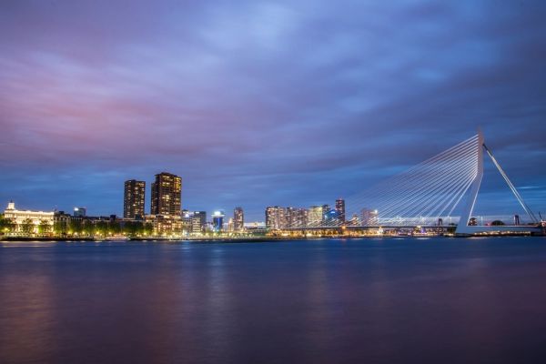 El puente Erasmus, símbolo moderno que ver en Rotterdam