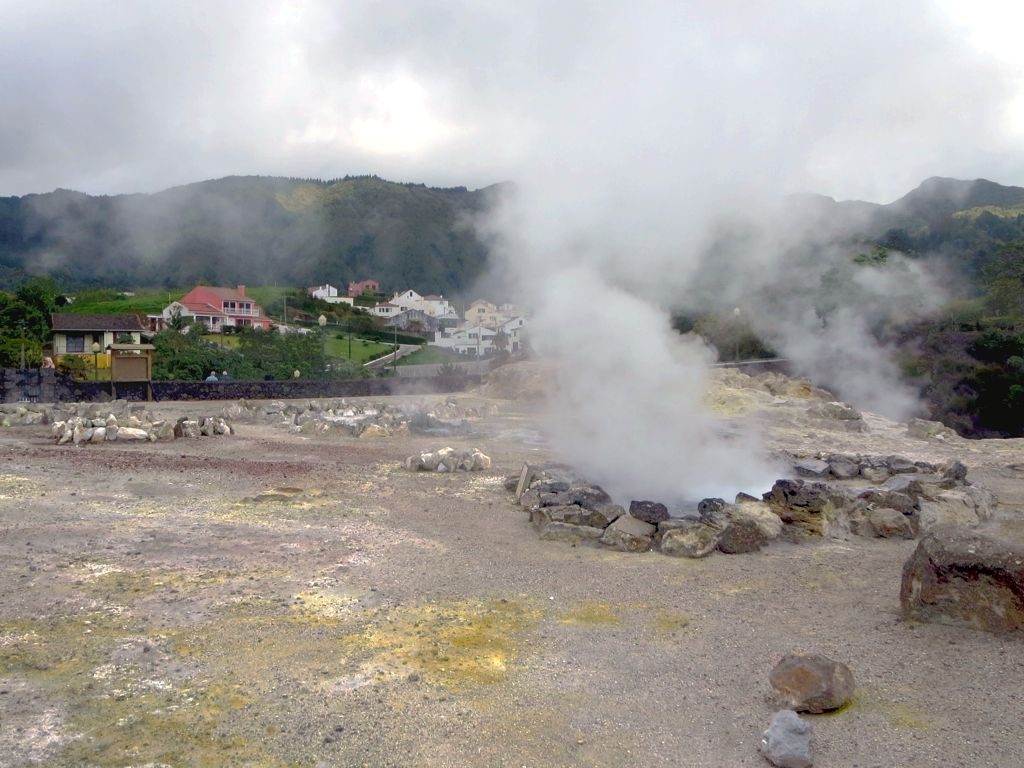 Las fumarolas de Furnas, el corazón volcánico que ver en Azores
