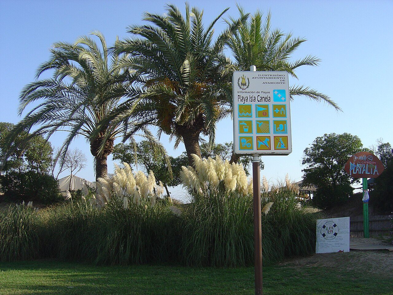La extensa playa de arena fina, lo primero que ver en Isla Canela