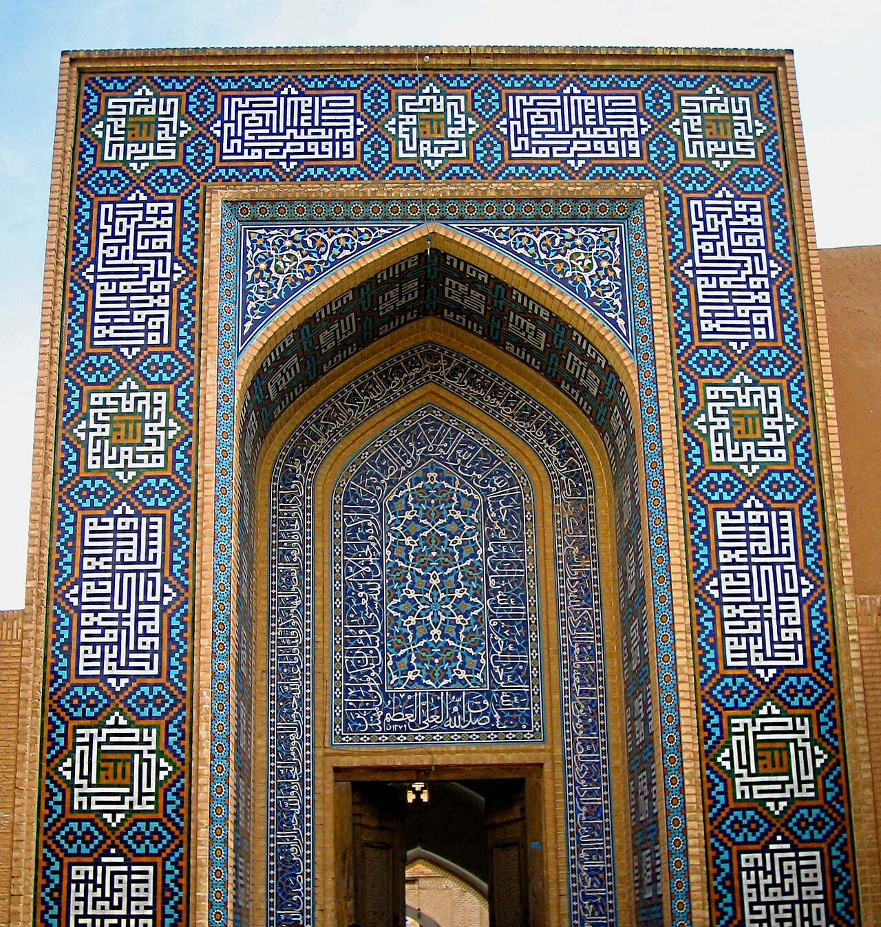 Qué ver en Yazd: los minaretes y azulejos de la Mezquita del Viernes