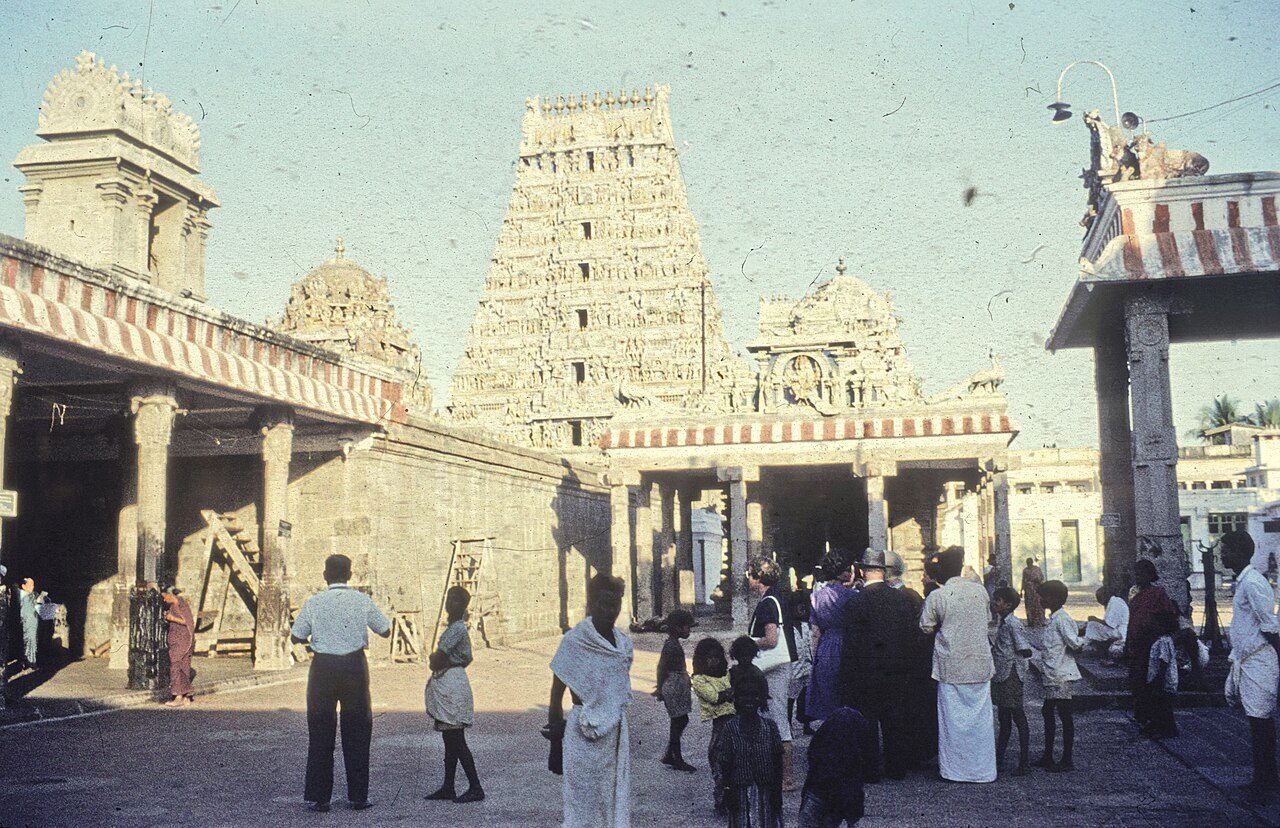 Los coloridos gopurams del templo Kapaleeshwarar, símbolo de qué ver en Chennai