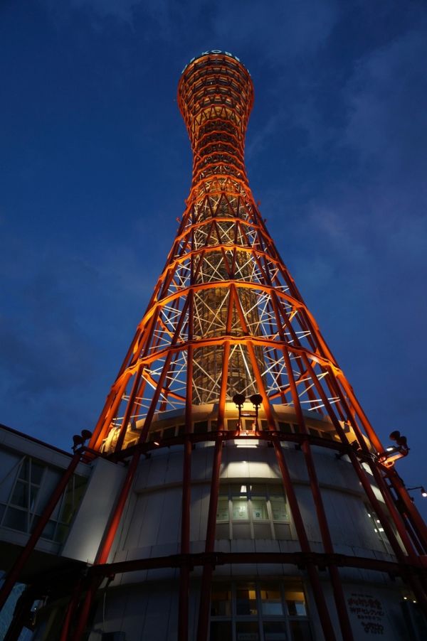 Vistas del puerto y la Torre de Kobe, uno de los imprescindibles que ver en Kobe