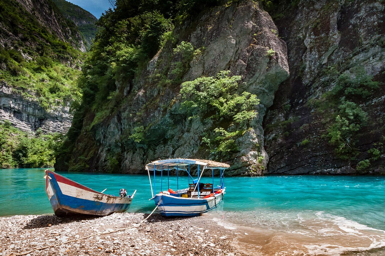 El lago Koman, la excursión estrella cerca de Shkodra