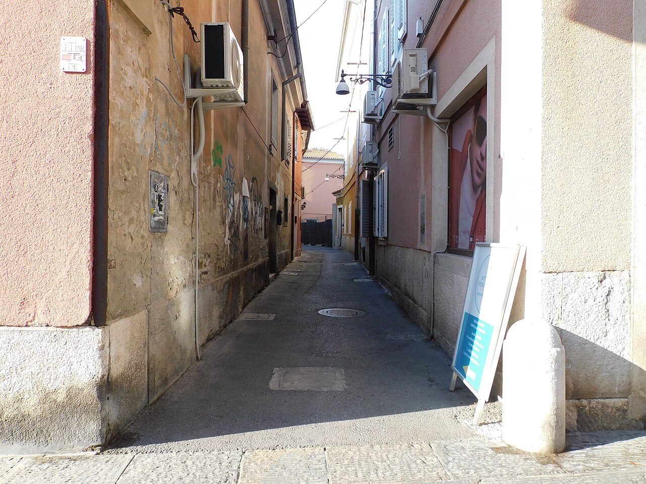 Callejeando por el casco viejo medieval de Koper, en la costa eslovena