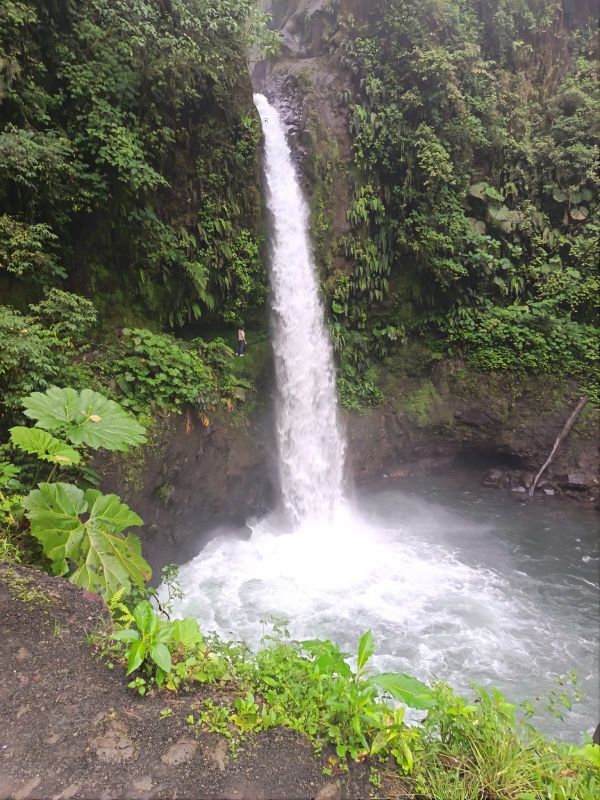 La catarata La Fortuna, uno de los lugares más bellos que ver en La Fortuna.